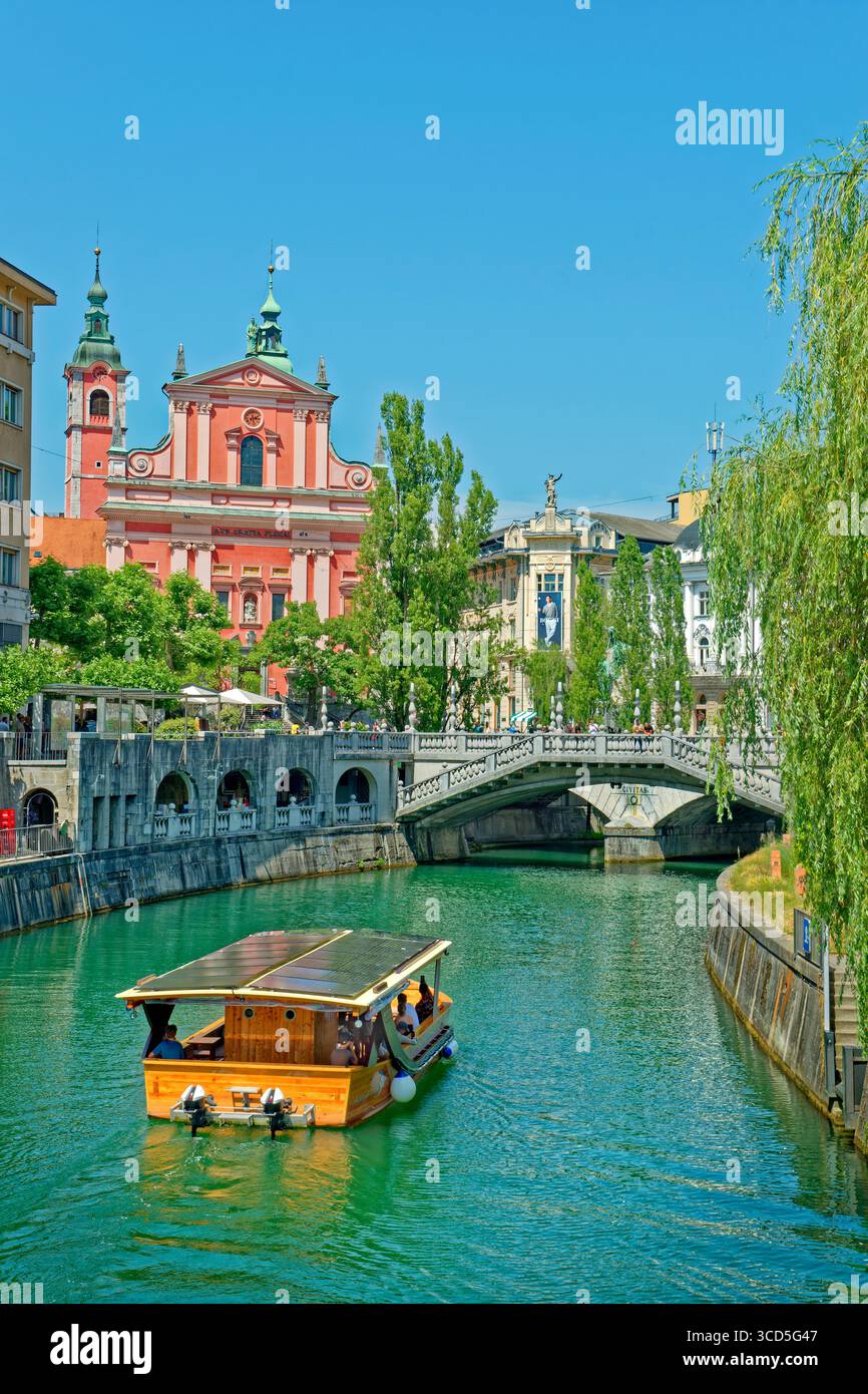 The Ljubljanica River in Ljubljana city centre, the capital of the state of Slovenia in the northern Balkans. Stock Photo