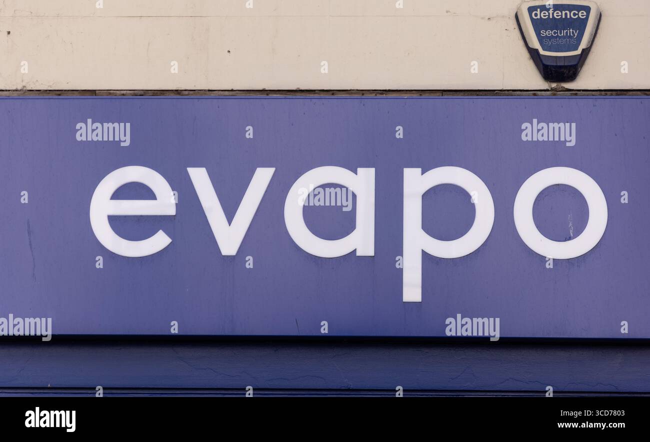 Cigarette shop sign hi-res stock photography and images
