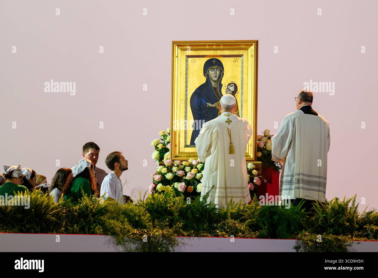 Pope Leo XIV incensing the Marian icon Salus Populi Romani during the ...