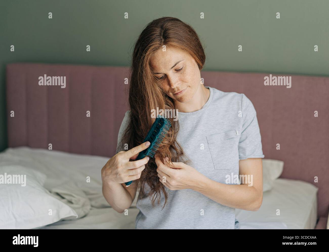 A woman is combing her long hair Stock Photo - Alamy