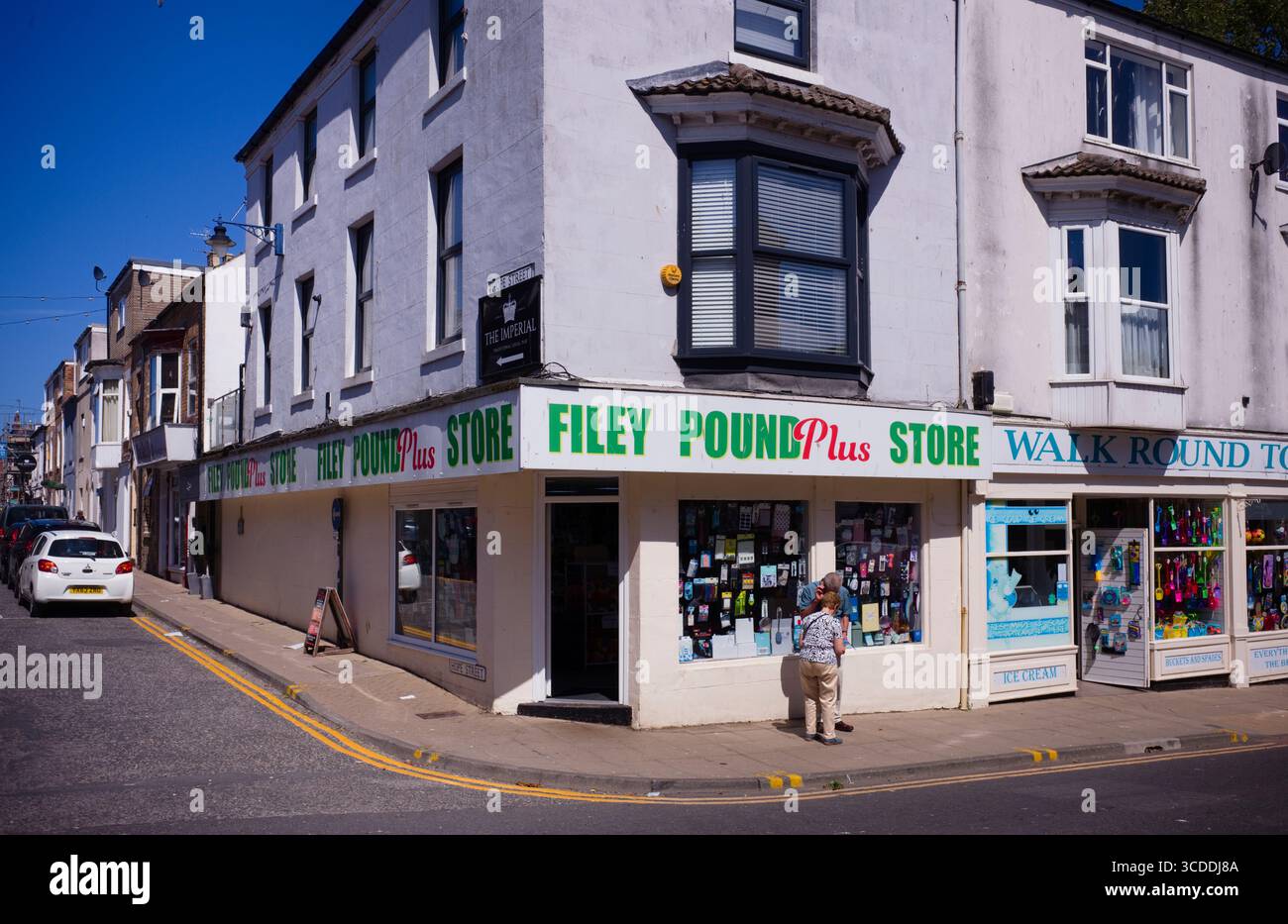 Hope Street And Corner Pound Store In Filey Stock Photo Alamy Hope Street And Corner Pound Store In Filey Stock Photo Alamy