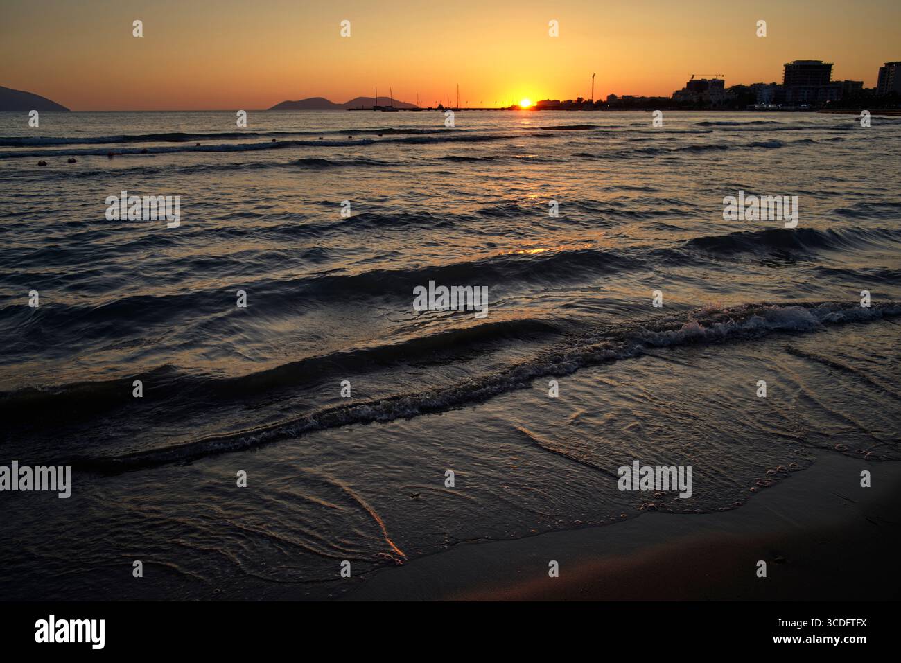 Spiaggia di sabbia mare caldo hi-res stock photography and images - Alamy