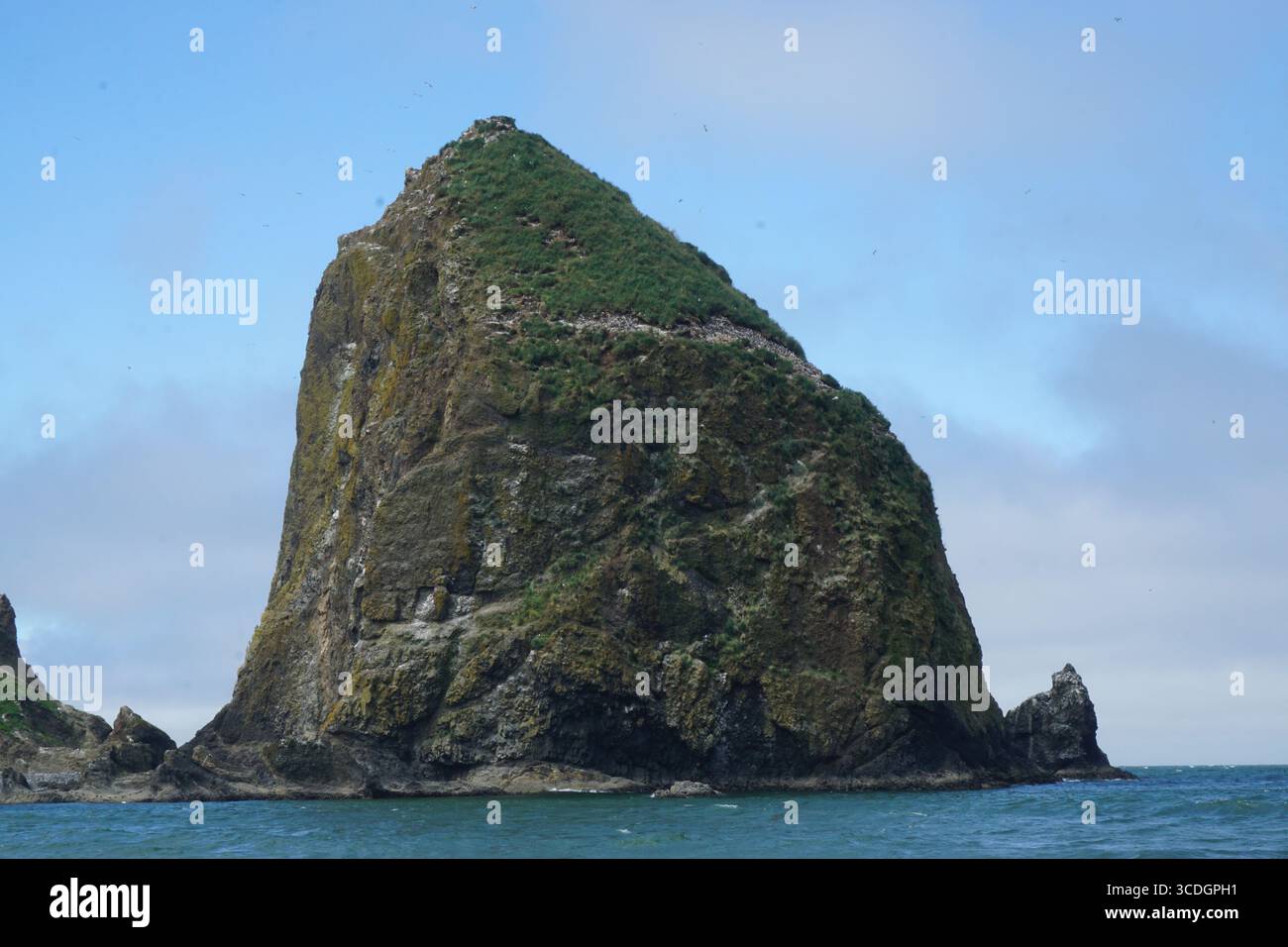 Haystack Rock, Cannon Beach, Oregon US Stock Photo - Alamy