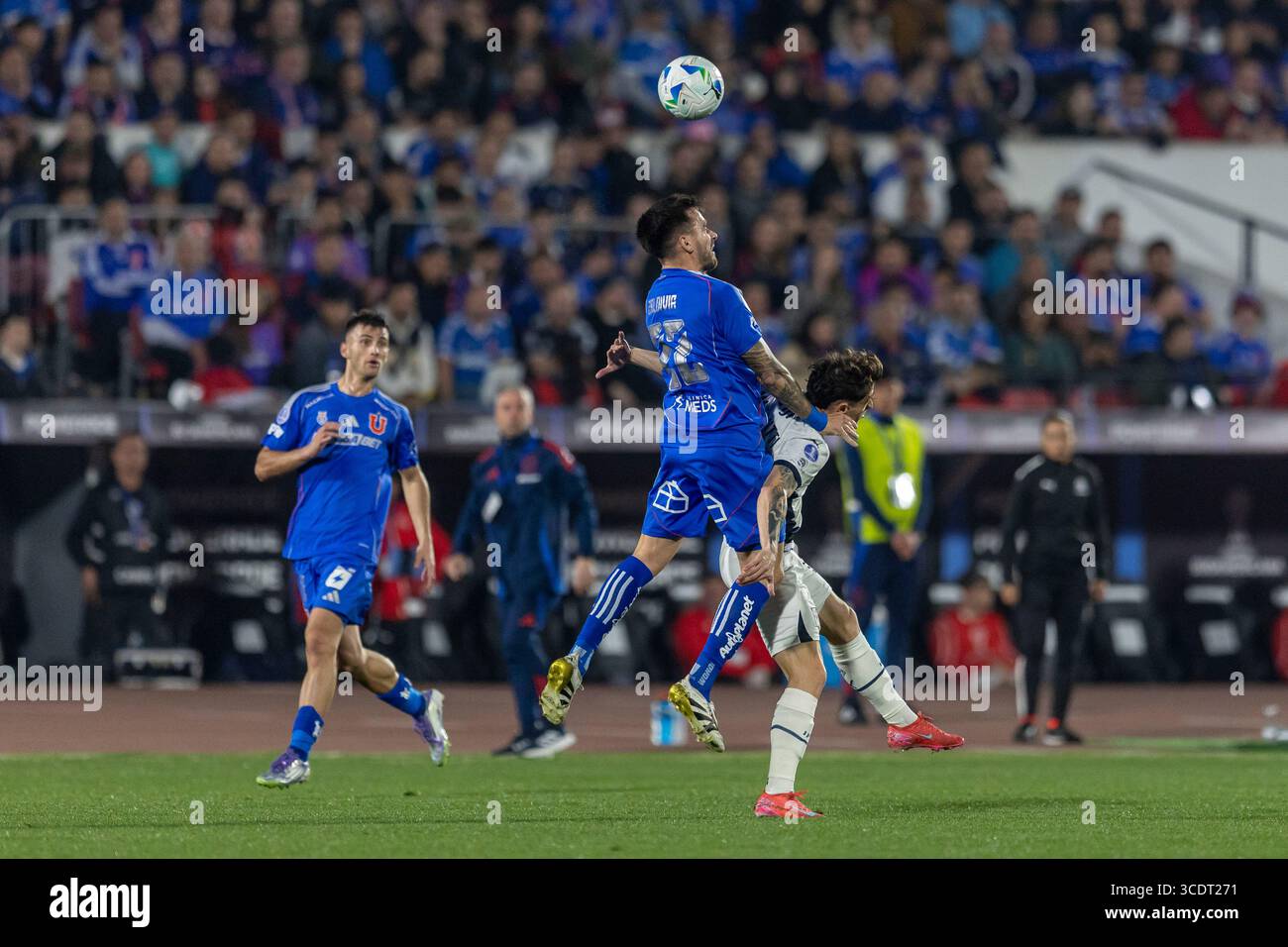 Santiago, Chile - August 13: Matias Zaldivia of Universidad de Chile fights for heading the ball during the Copa CONMEBOL Sudamericana 2025 match between Universidad de Chile and CA Independiente at Estádio Nacional Julio Martínez Prádanos on August 13, 2025 in Santiago, Chile. (Photo by Cristian Soto Quiróz/Eurasia Sport Images) Stock Photo