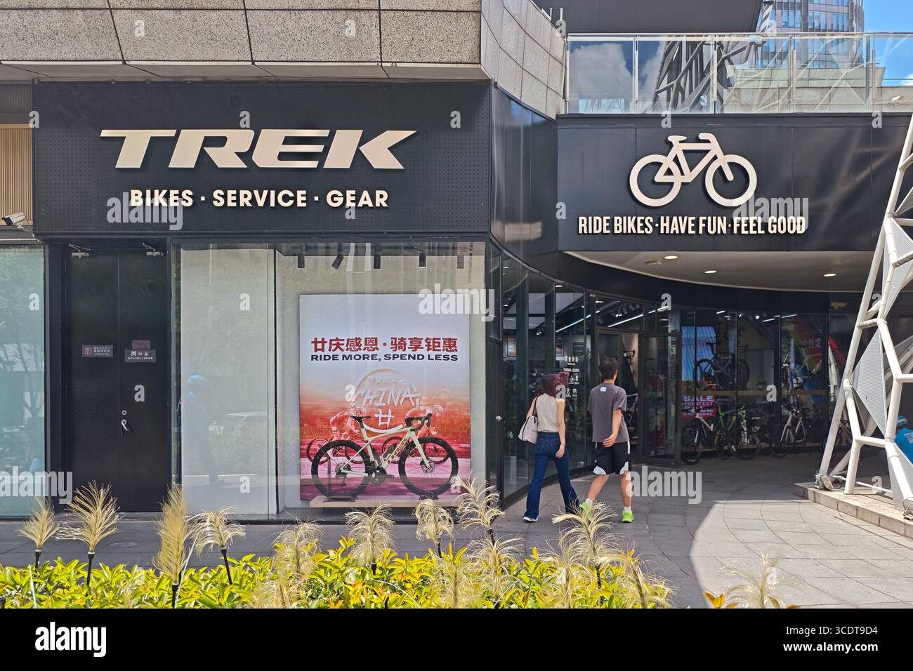 Trek bicycle store hi-res stock photography and images - Alamy Trek bicycle store hi-res stock photography and images - Alamy