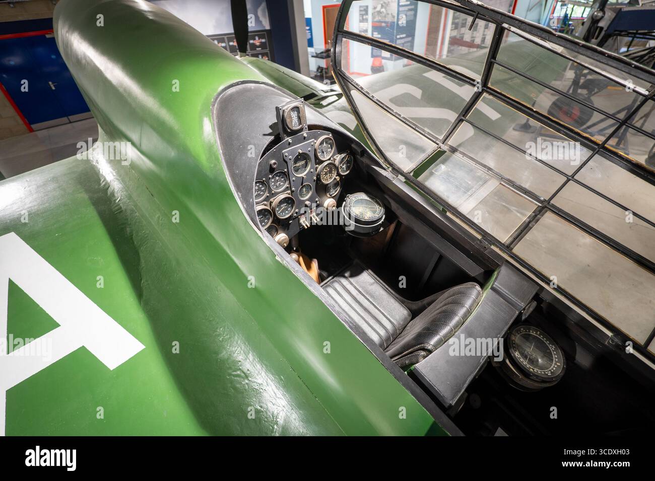 de-havilland-dh88-comet-racer-at-the-pre-world-war-2-aircraft