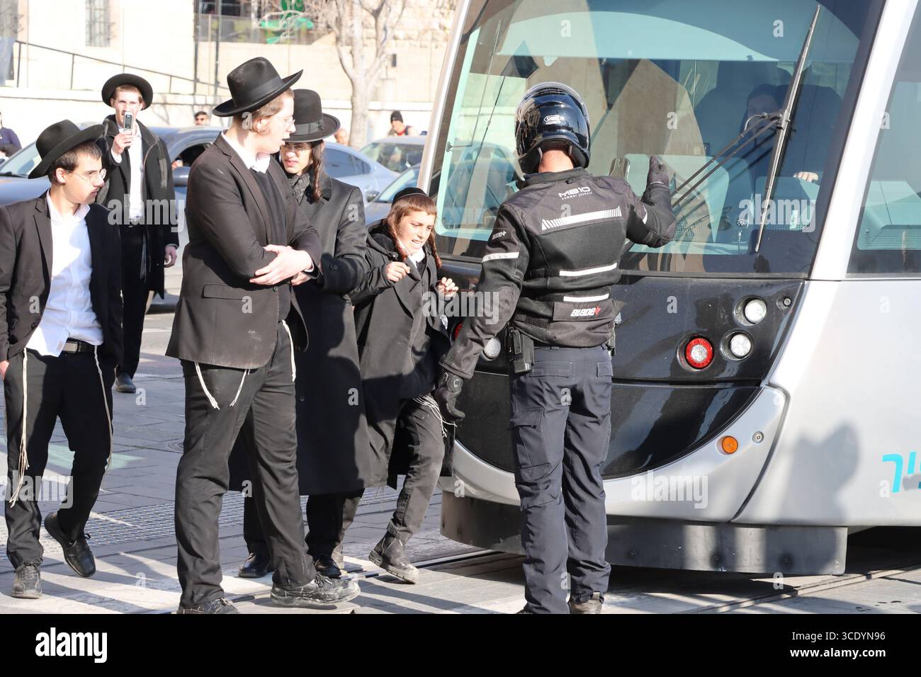 Jewish Block Ultra-Orthodox Jews protest against an IDF draft and block the light ...