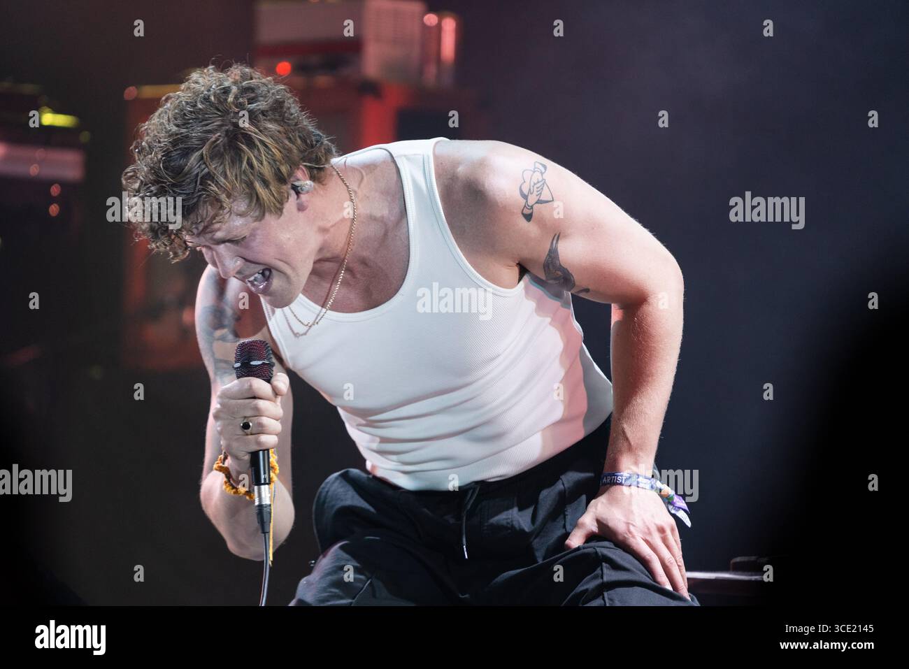 Danceable music hi-res stock photography and images - Page 2 - Alamy, image size:1300x957