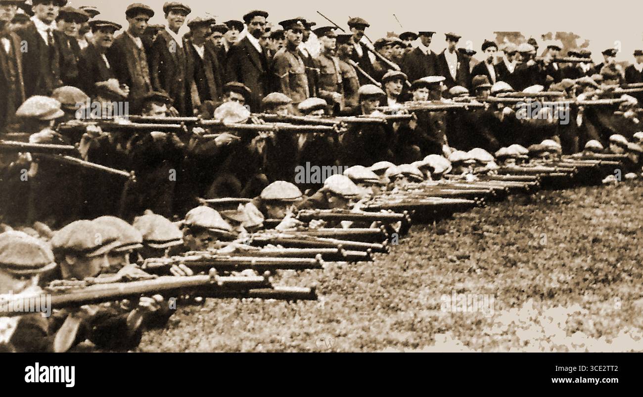 Start of World War I ---WWI - New recruits for the Lincolnshire Regiment undergoing rifle instruction on Lincoln racecourse. Stock Photo