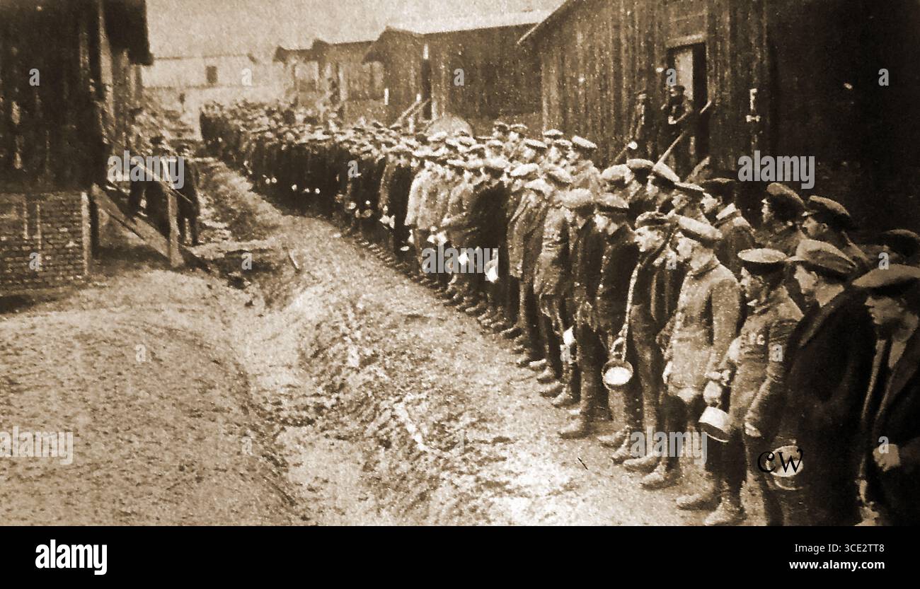 End of World War I - The end of WWI - 1st batch of German prisoners of war homeward bound from France -  Fin de la Première Guerre mondiale - La fin de la Première Guerre mondiale - 1er groupe de prisonniers de guerre allemands rentrant chez eux depuis la France - Stock Photo