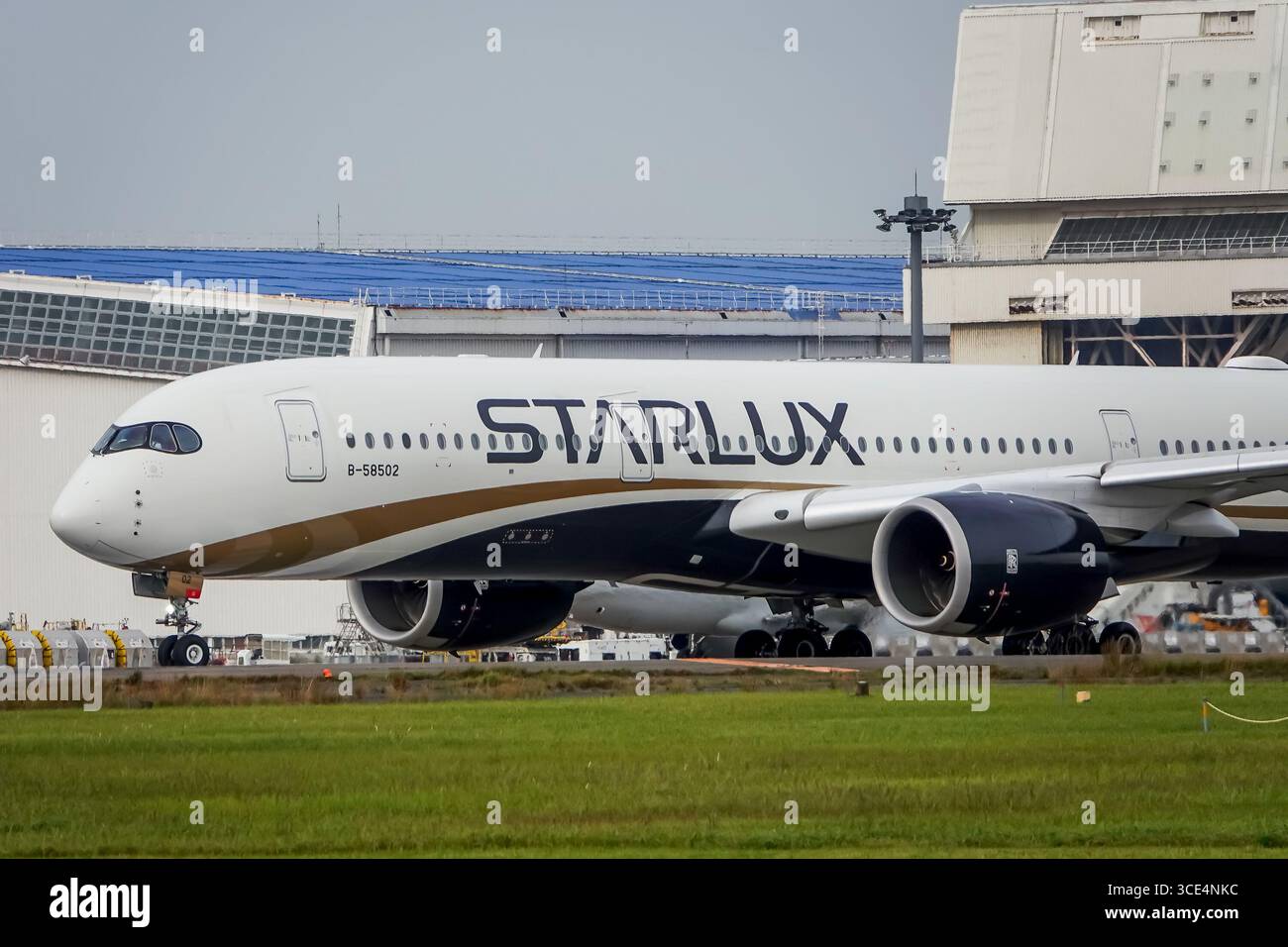 Starlux a350 900 hi-res stock photography and images - Alamy