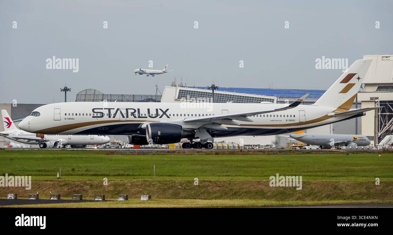 Starlux a350 900 hi-res stock photography and images - Alamy