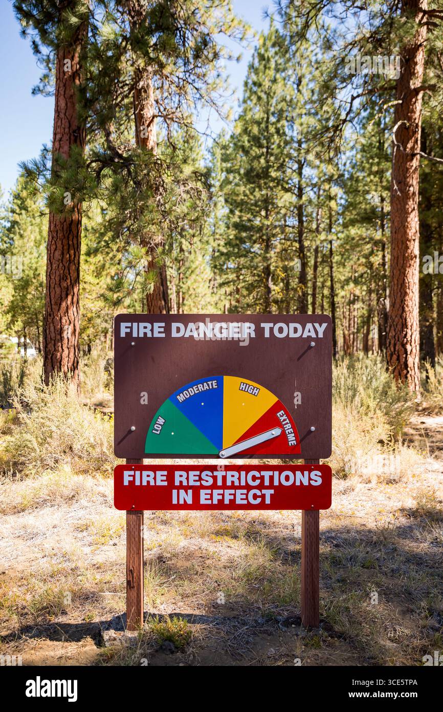 Extreme Fire Sign Extreme Fire Danger Sign Stock Photo - Alamy