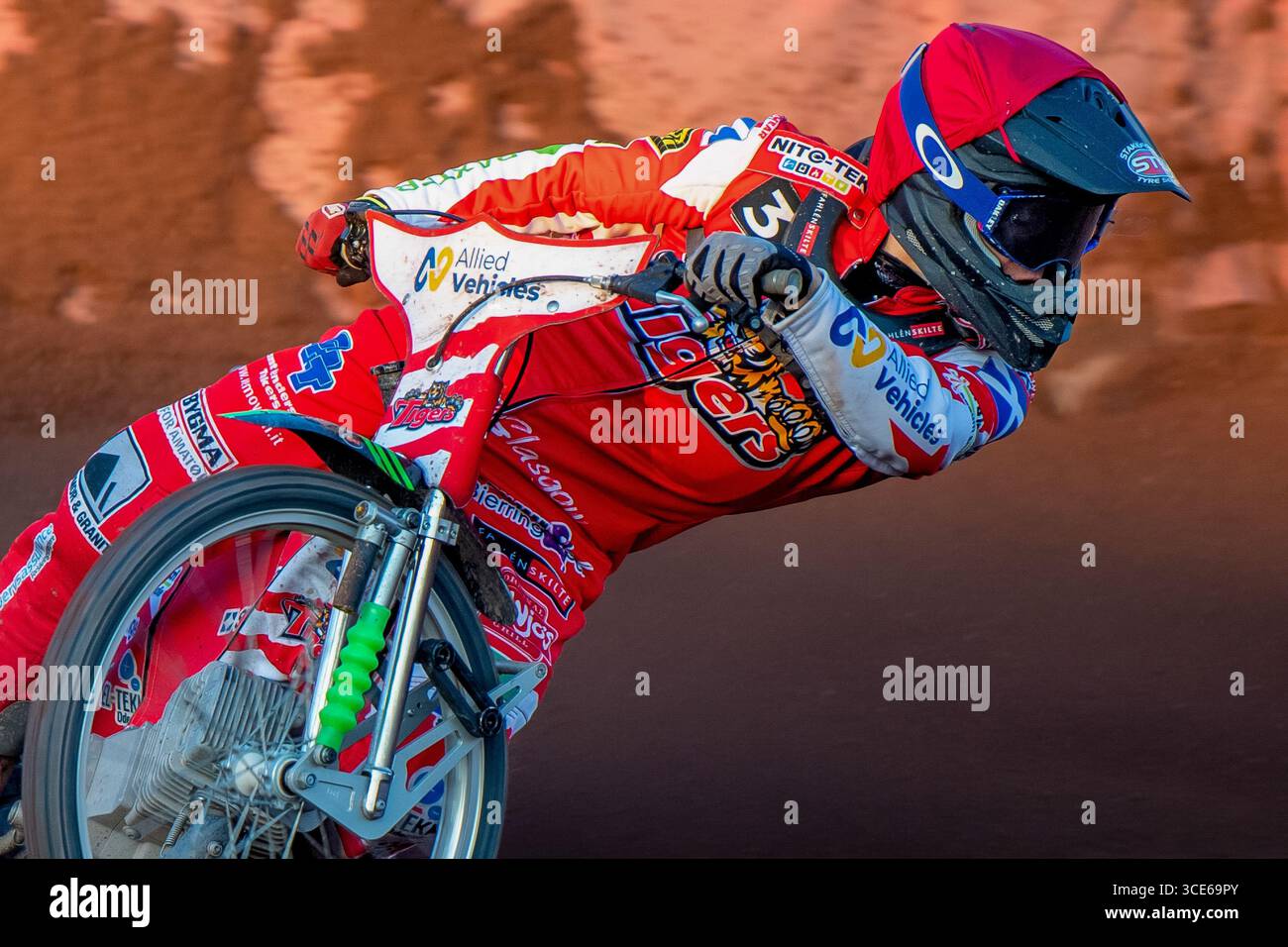The Spectacular Riding Style Of Danish Speedway Rider Ben Basso Whist Racing For Glasgow Tigers Speedway Team At Ashfield Stadium, Glasgow, Scotland. Stock Photo