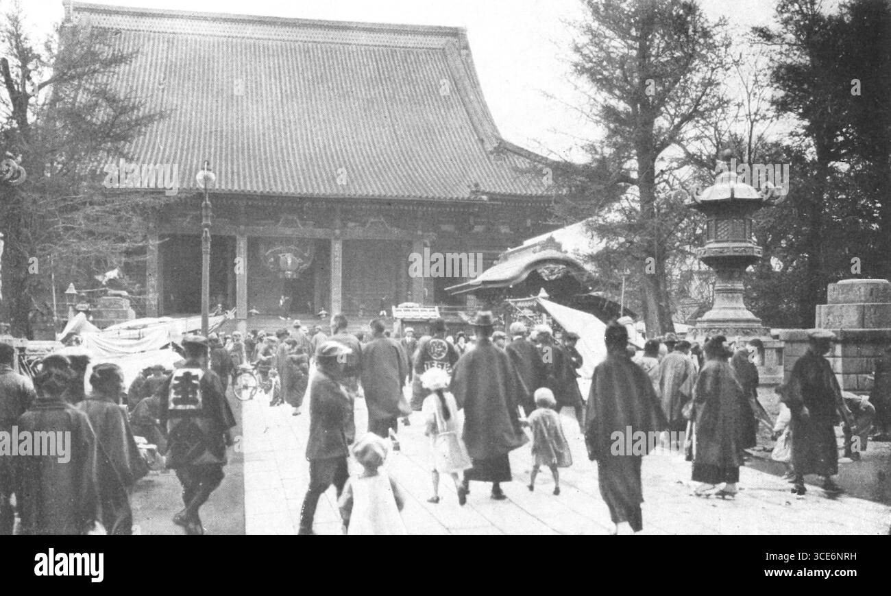 明治時代の写真です。 Vintage photo of Sensoji Temple in Asakusa, Tokyo, Japan