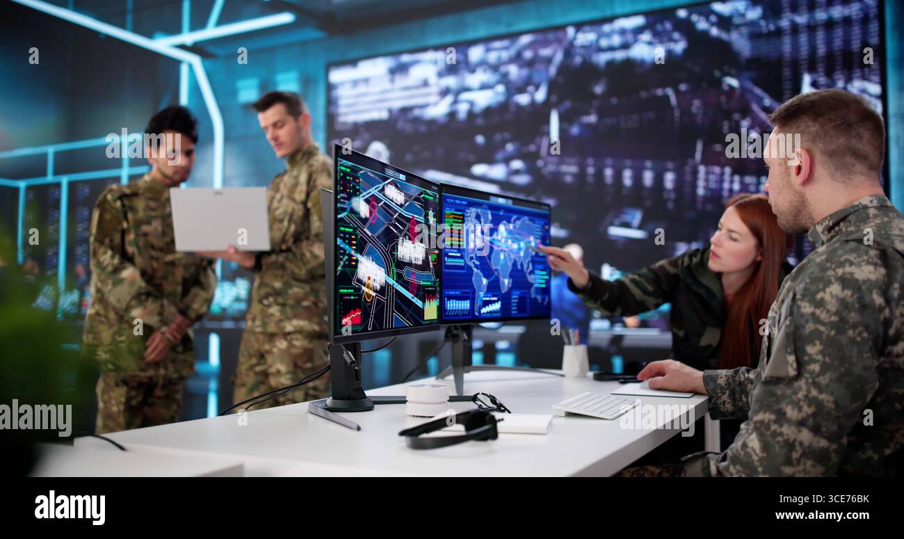 Soldiers in control center hi-res stock photography and images - Alamy