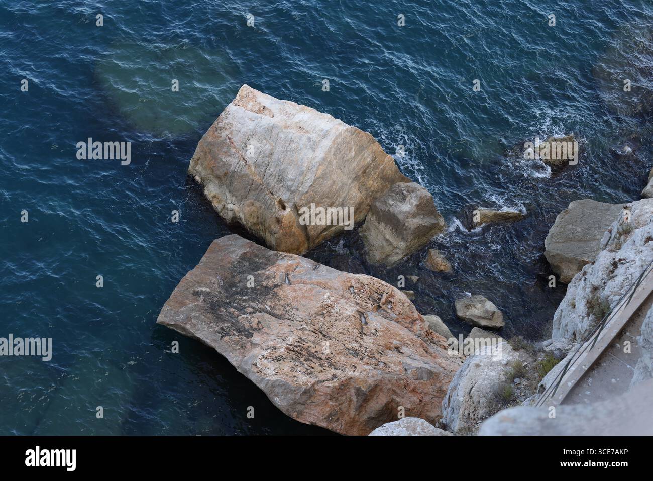 Rock surfaces on beach hi-res stock photography and images - Alamy
