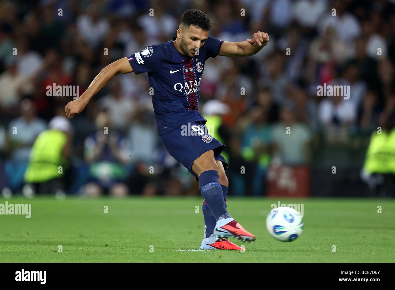 Fanion UEFA Supercup 2025 - Finale Paris PSG Vs Tottenham - 9x11cm - Support Français