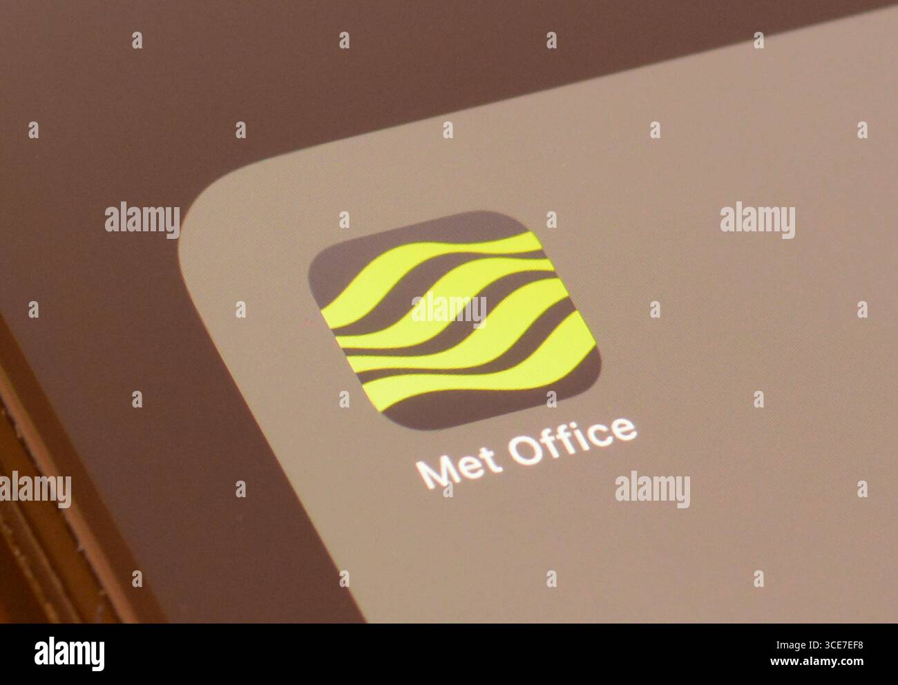 Met Office weather app on a smartphone screen Stock Photo