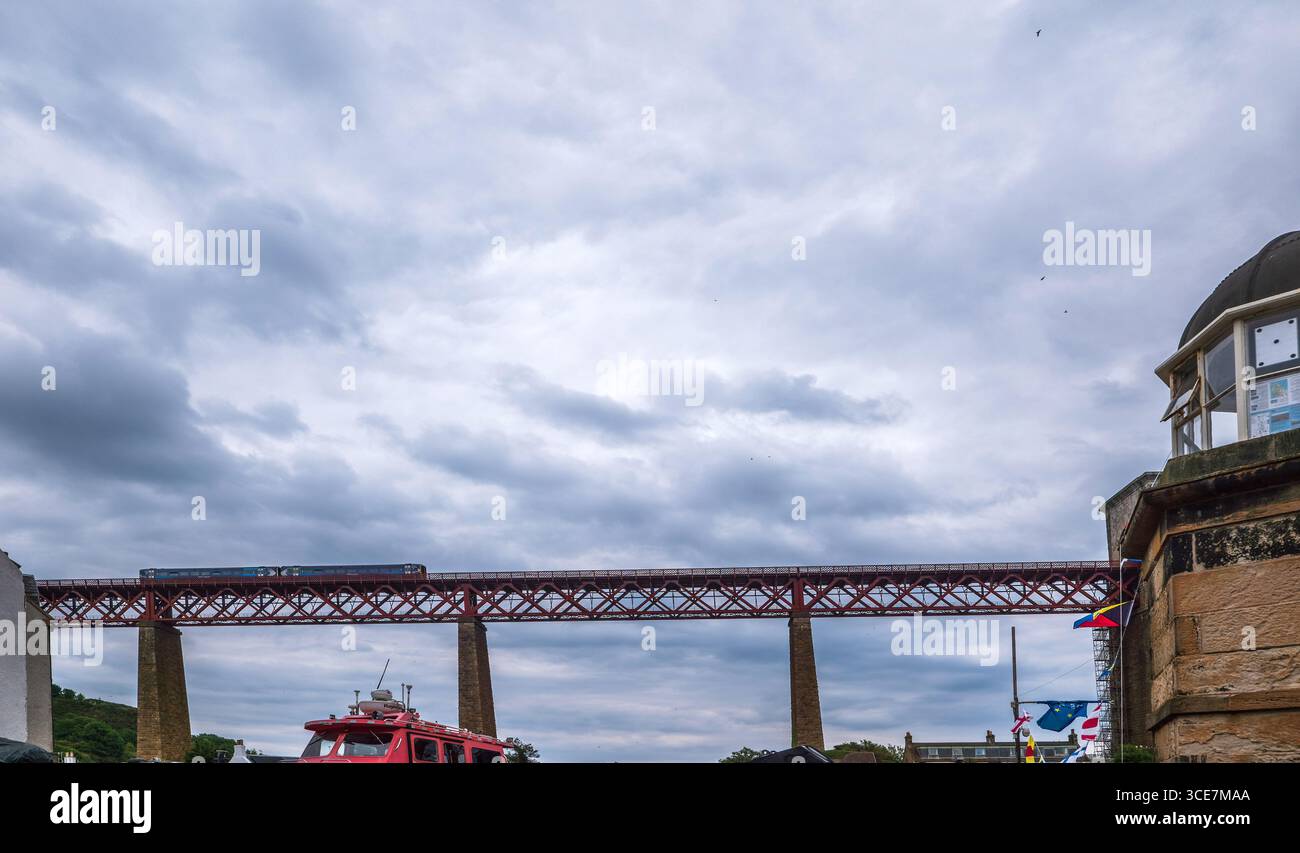 The Forth Bridge is a cantilever railway bridge across the Firth of ...