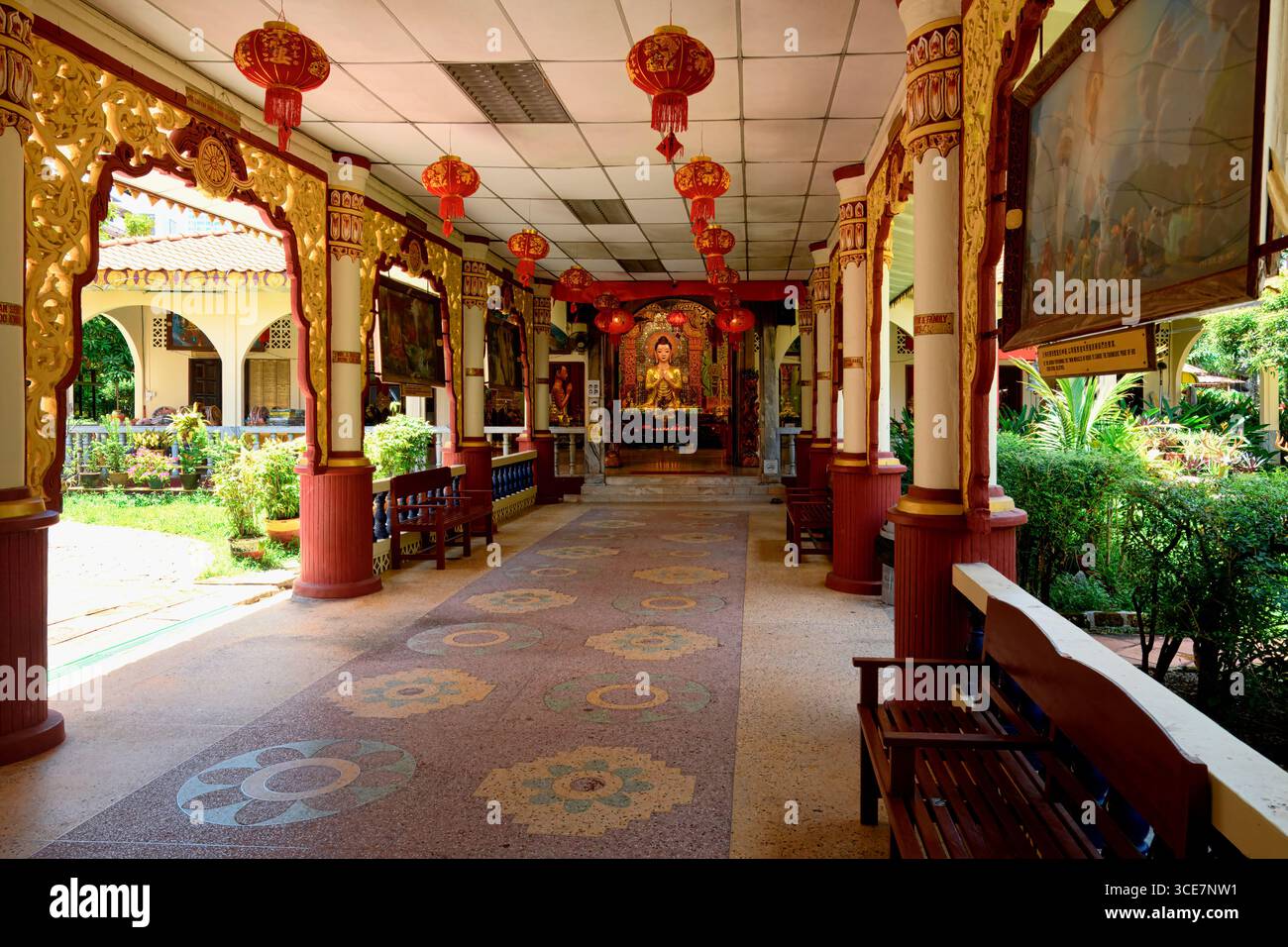 Dhammikarama Burmese Buddhist Temple, Colonnade, George Town, Penang, Malaysia Stock Photo