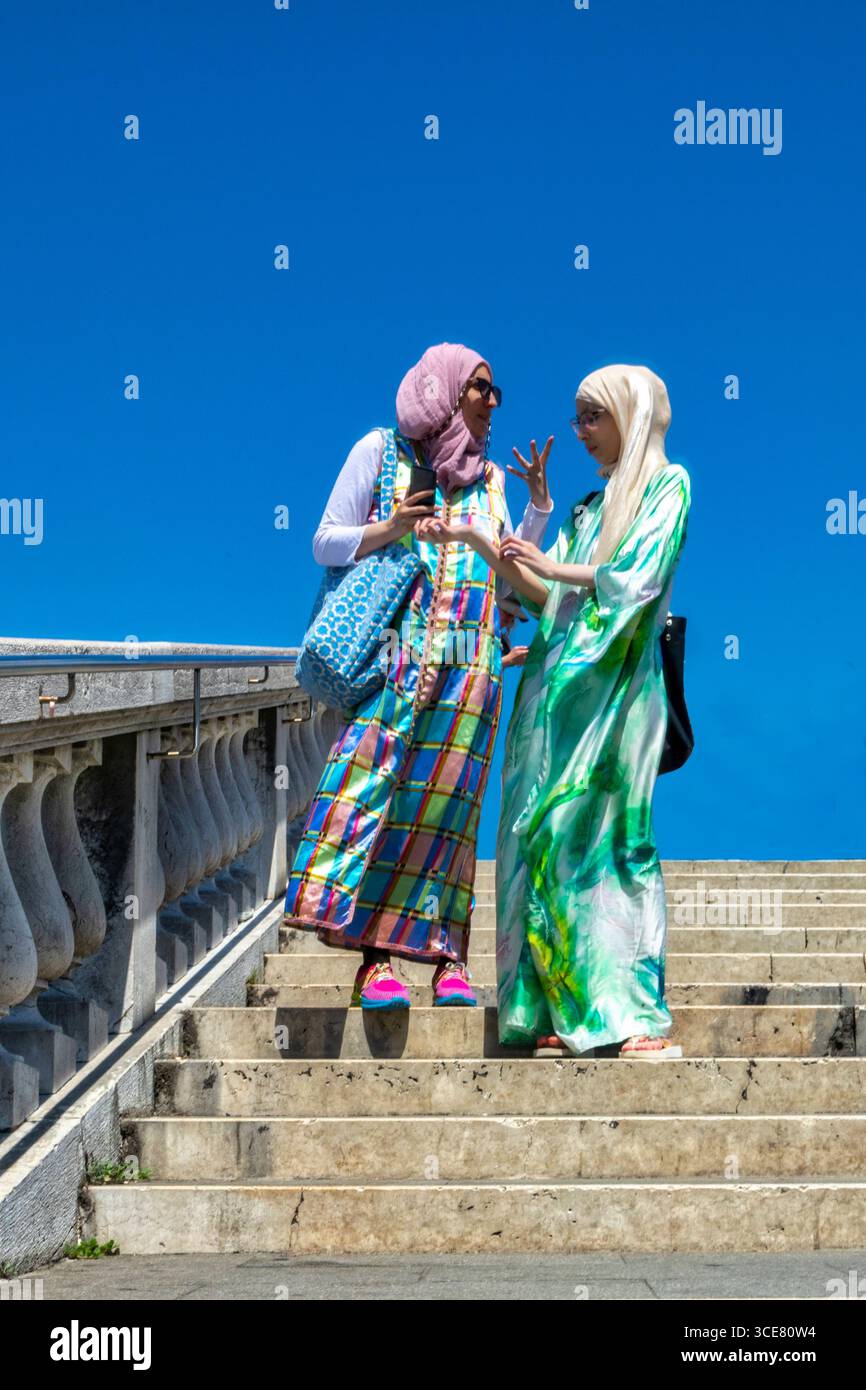 Women in blue dresses hi-res stock photography and images - Alamy