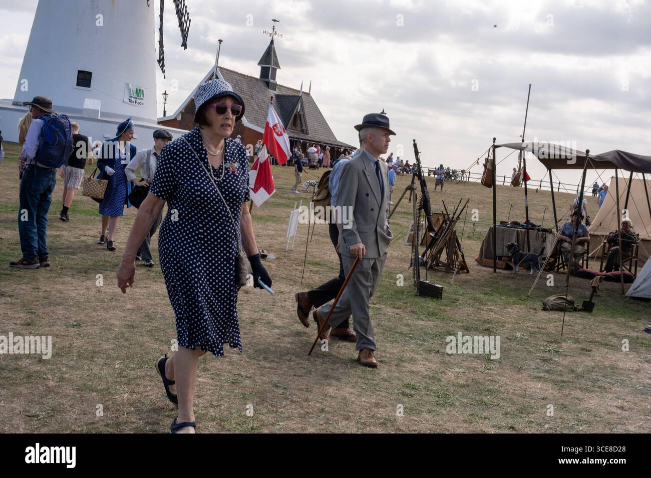 1940s attire hi-res stock photography and images - Alamy