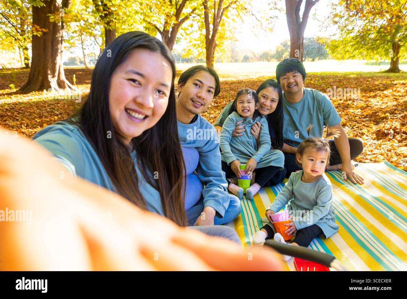 Asian family having joyful picnic hi-res stock photography and images ...