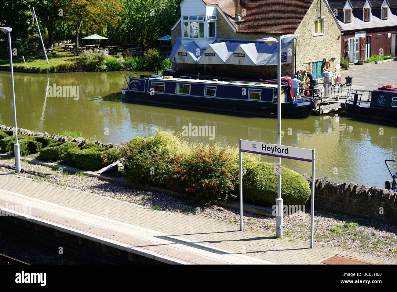 Heyford Train Station Overlooking Scenic Canal and Narrowboats in Scenic Countryside. Heyford, England Stock Photo