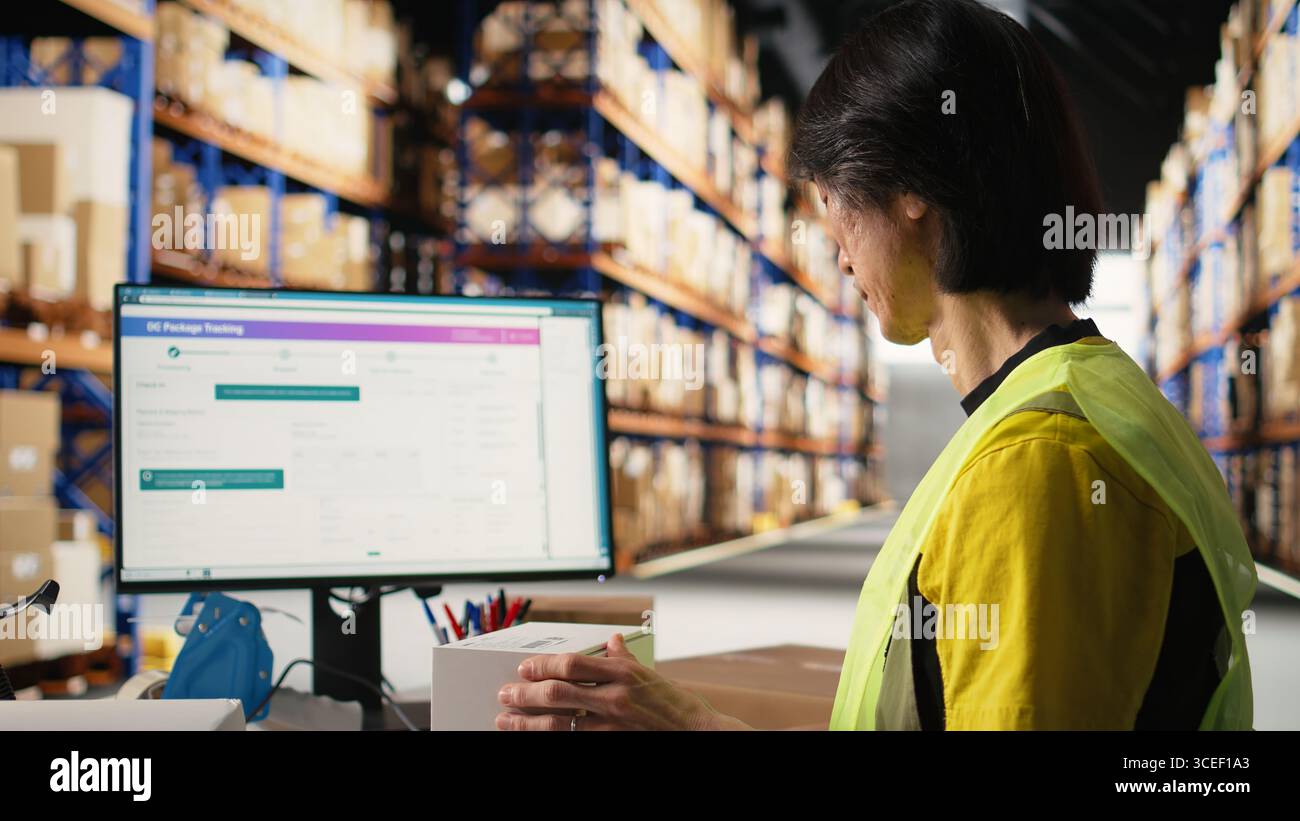Commerce worker scanning awb hi-res stock photography and images - Alamy