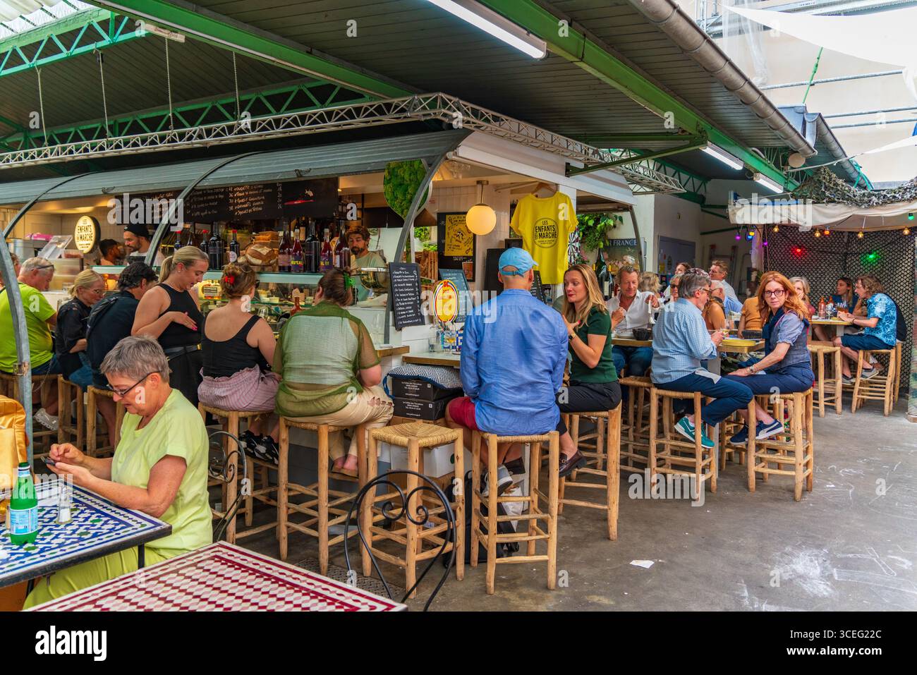 outdoor-seat-area-of-marche-des-enfants-rouges-the-oldest-market-in