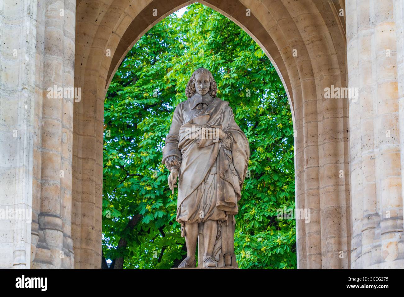 Statue de Blaise Pascal par Jules Cavelier in Paris, France Stock Photo ...