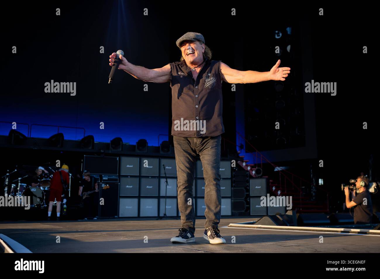 Karlsruhe, AC/DC - PWR UP TOUR 2025, 17.08.2025 Leadsaenger Brian ...