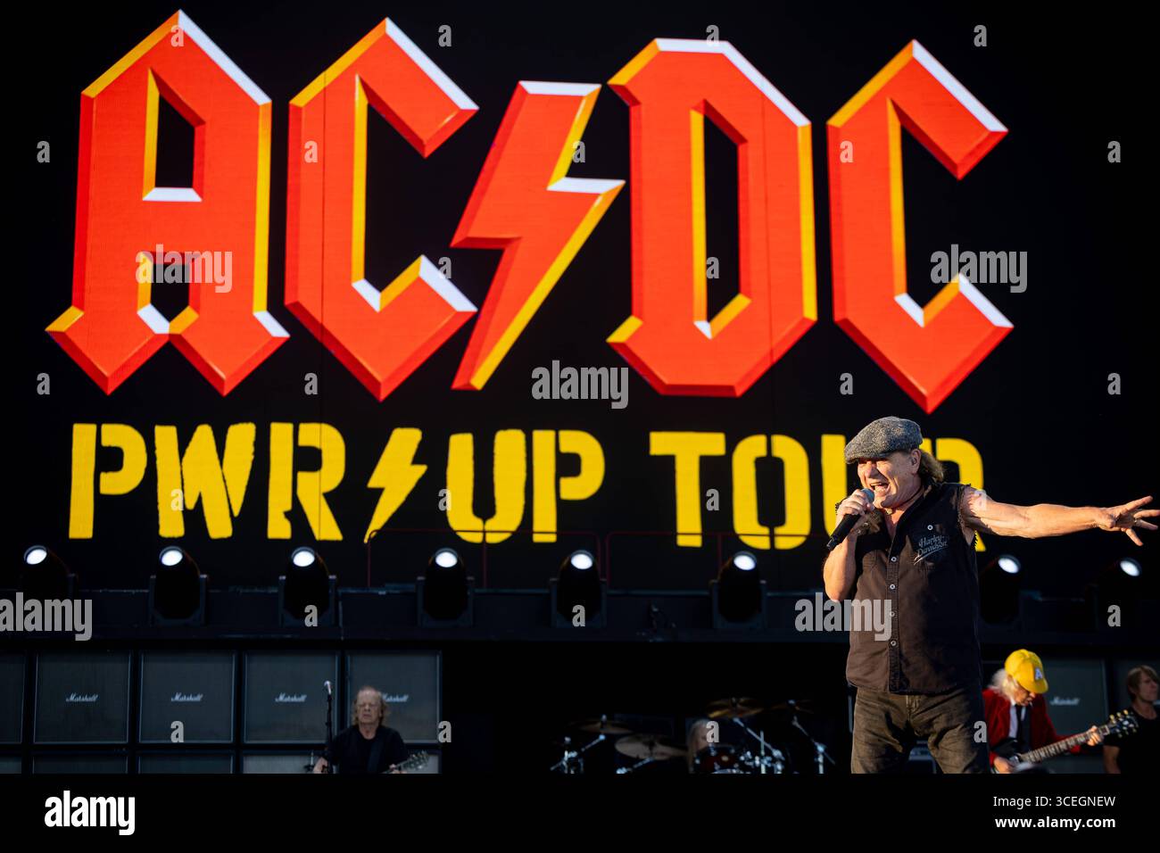 Karlsruhe, AC/DC - PWR UP TOUR 2025, 17.08.2025 Leadsaenger Brian ...