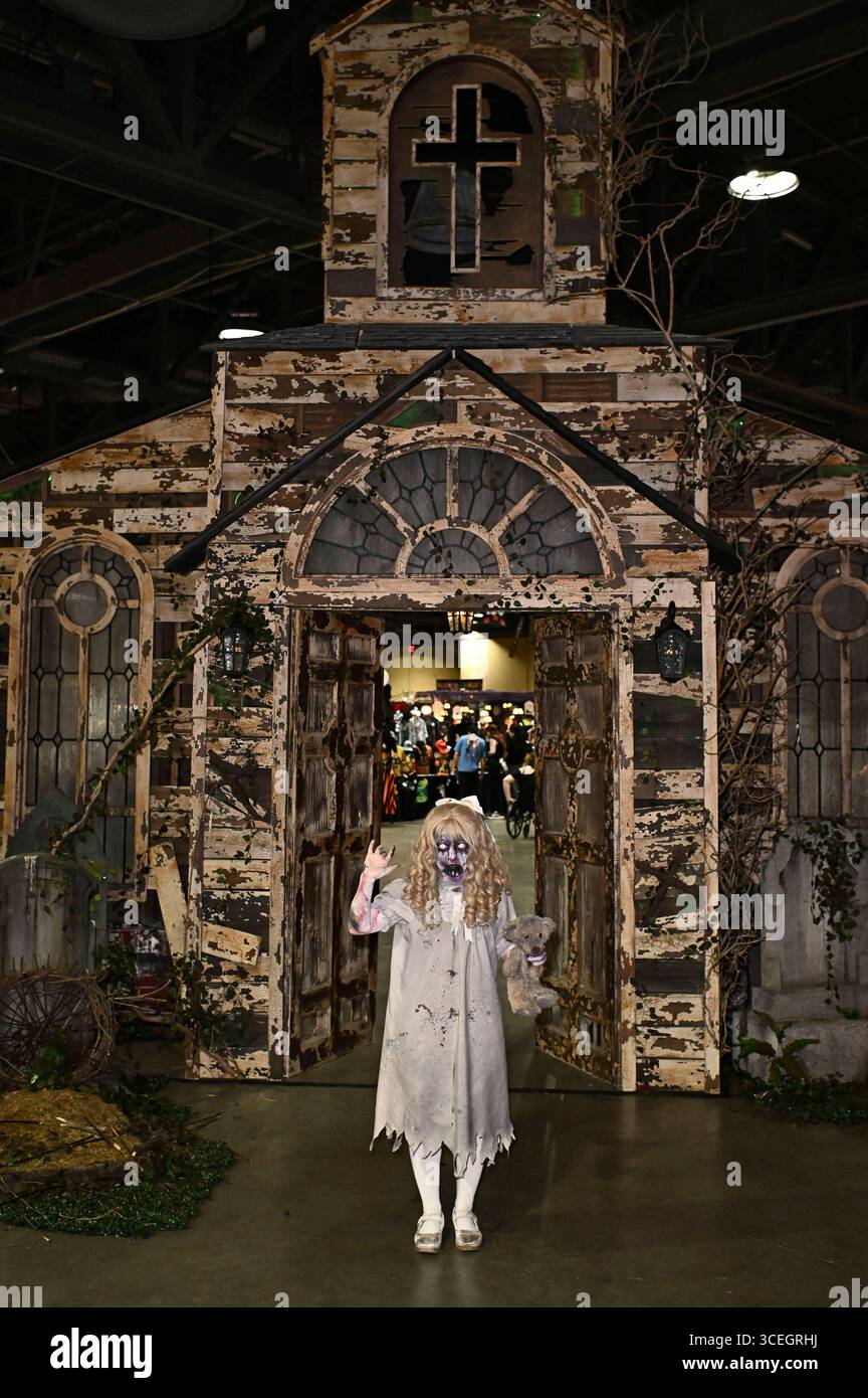 Cosplayer auf der Midsummer Scream - Halloween & Horror Convention im ...