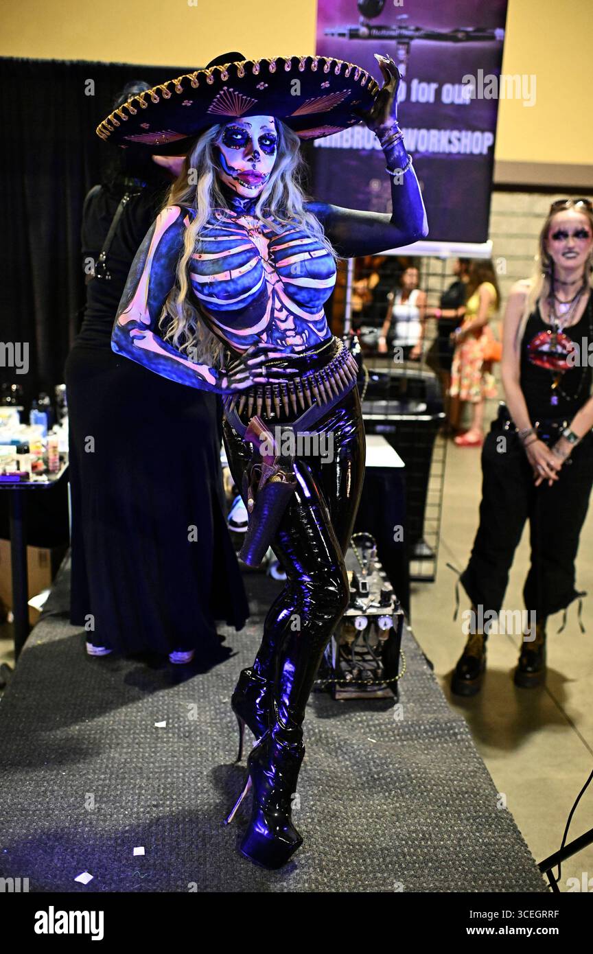 Cosplayer auf der Midsummer Scream - Halloween & Horror Convention im ...