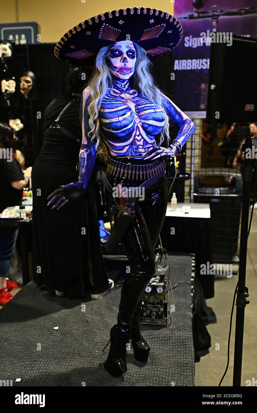 Cosplayer auf der Midsummer Scream - Halloween & Horror Convention im ...