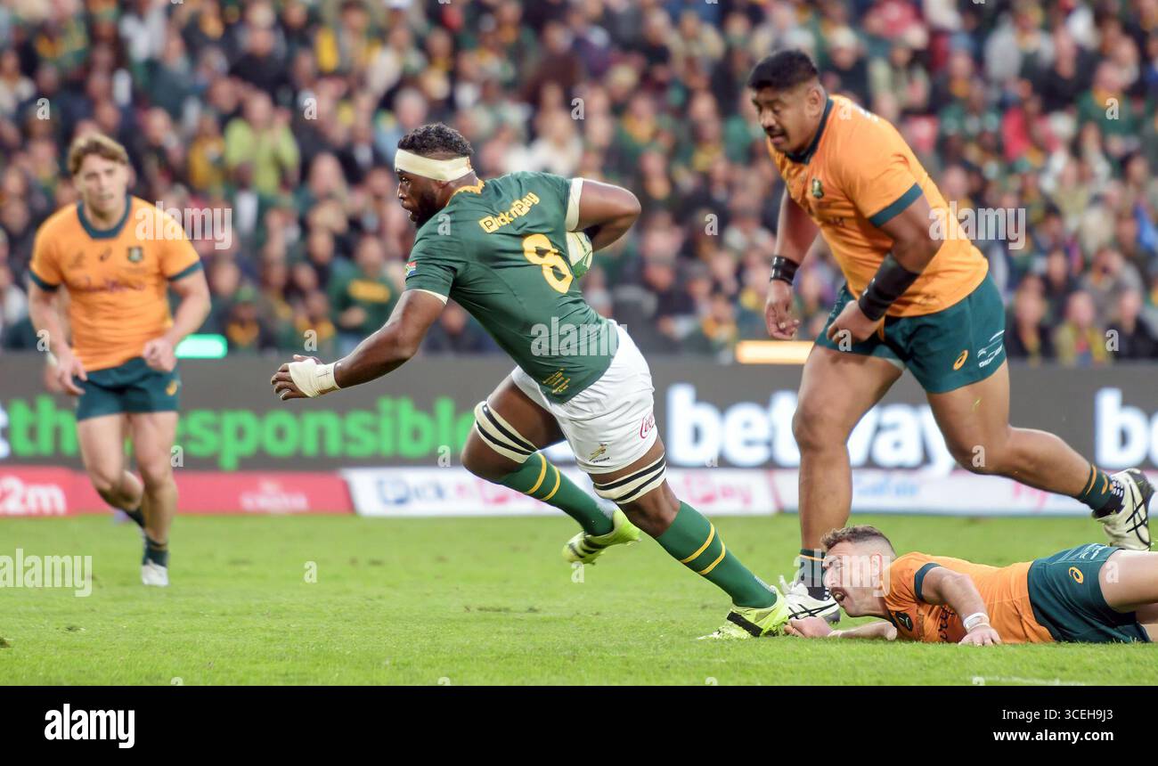 Siya Kolisi (captain) of South Africa on his way to scoring his try ...