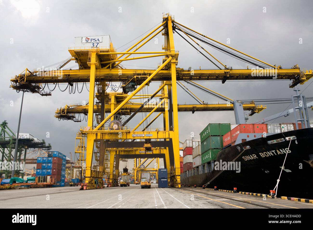 Psa Container Block Machinery and ships under operation at the Port of Singapore Authority ...