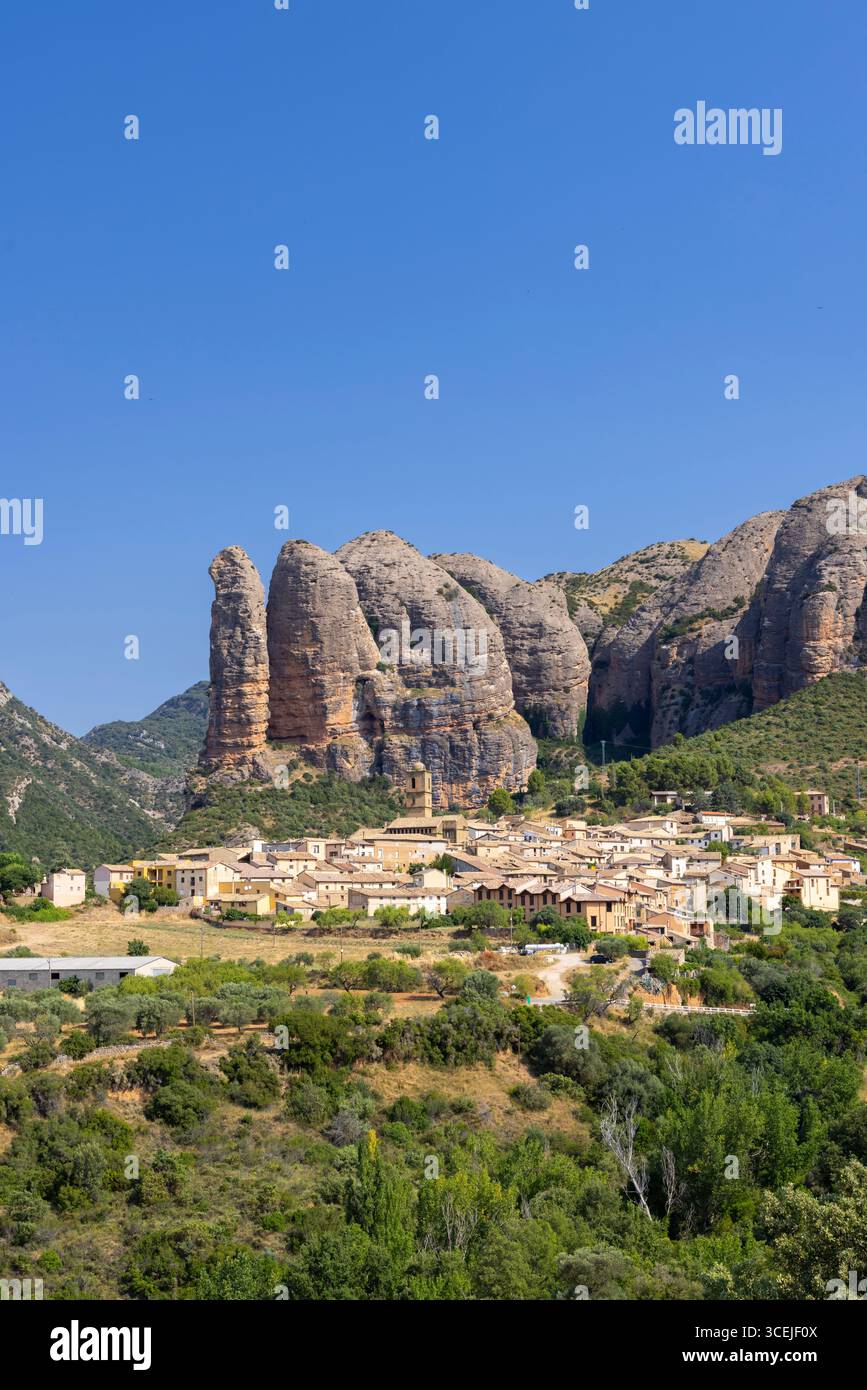 picturesque-village-of-aguero-resting-at-the-foot-of-towering-mallos-de-aguero-rock-formations-under-a-clear-blue-sky-in-huesca-aragon-spain-3CEJF0X.jpg