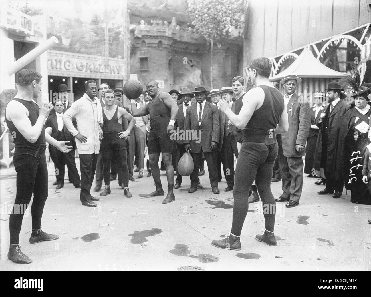 Boxing legend Jack Johnson training in 1914 Stock Photo