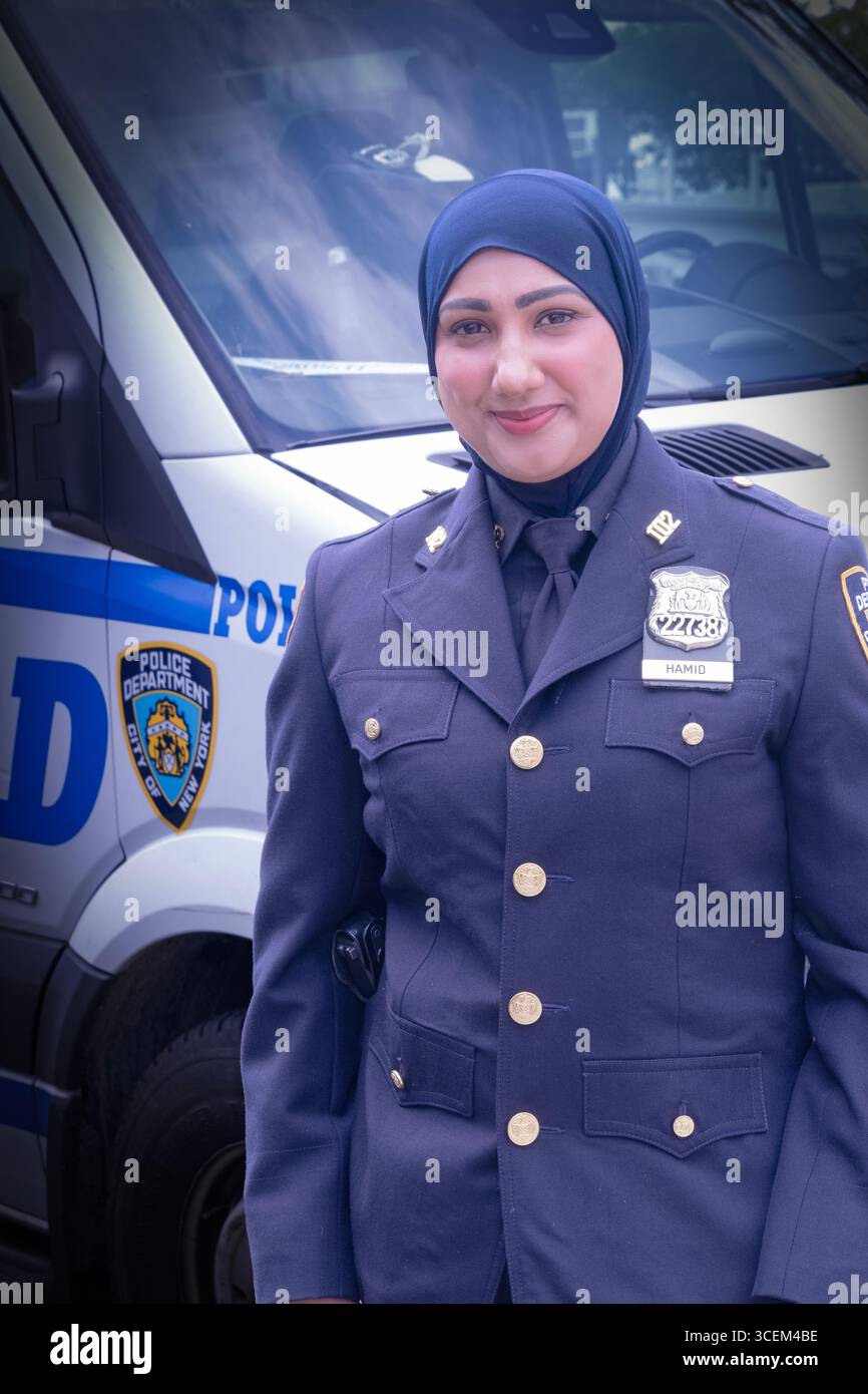 Nyc police badge hi-res stock photography and images - Alamy
