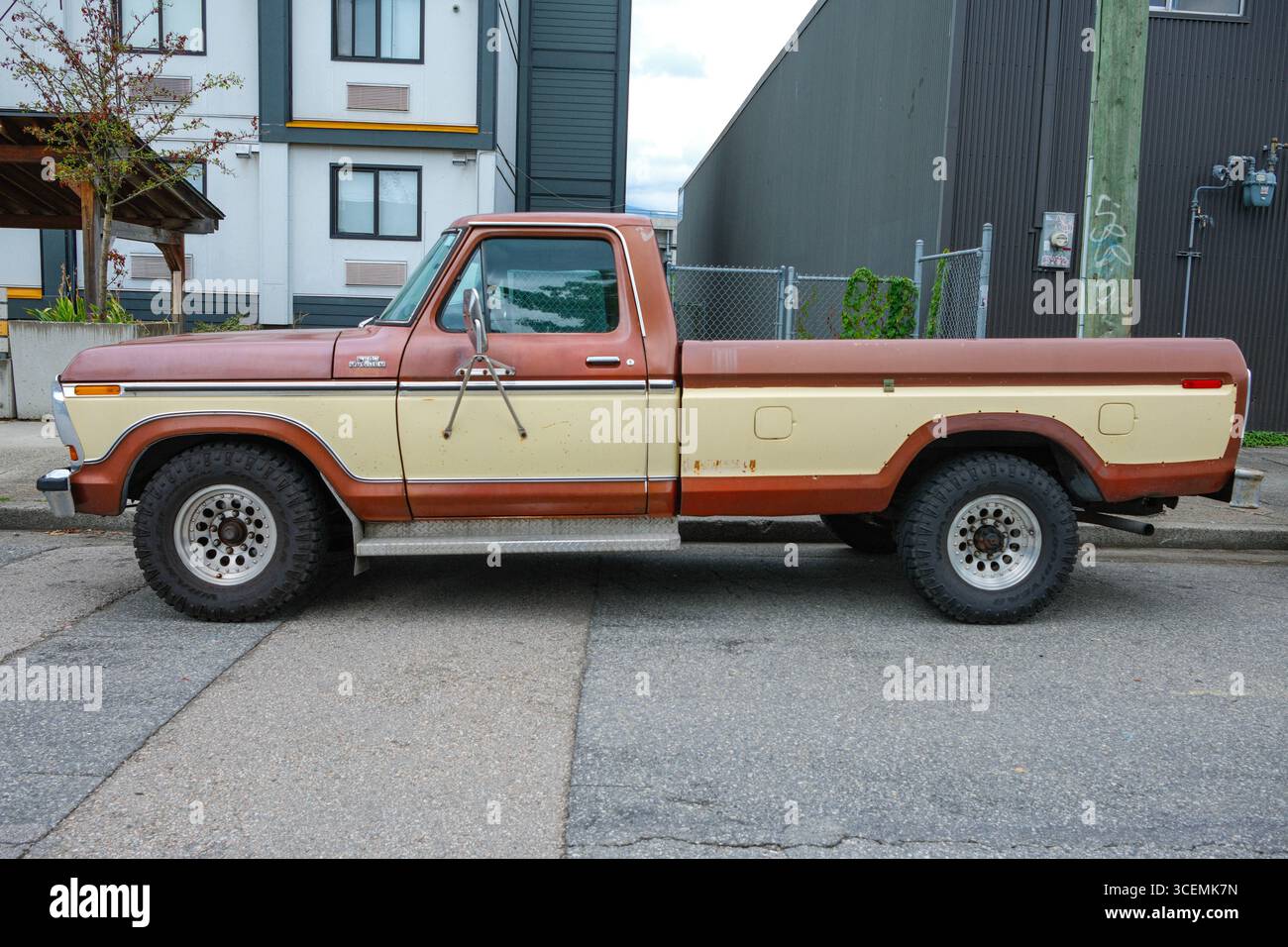A 1970s Ford Ranger pickup truck finding a spot to park Stock Photo - Alamy