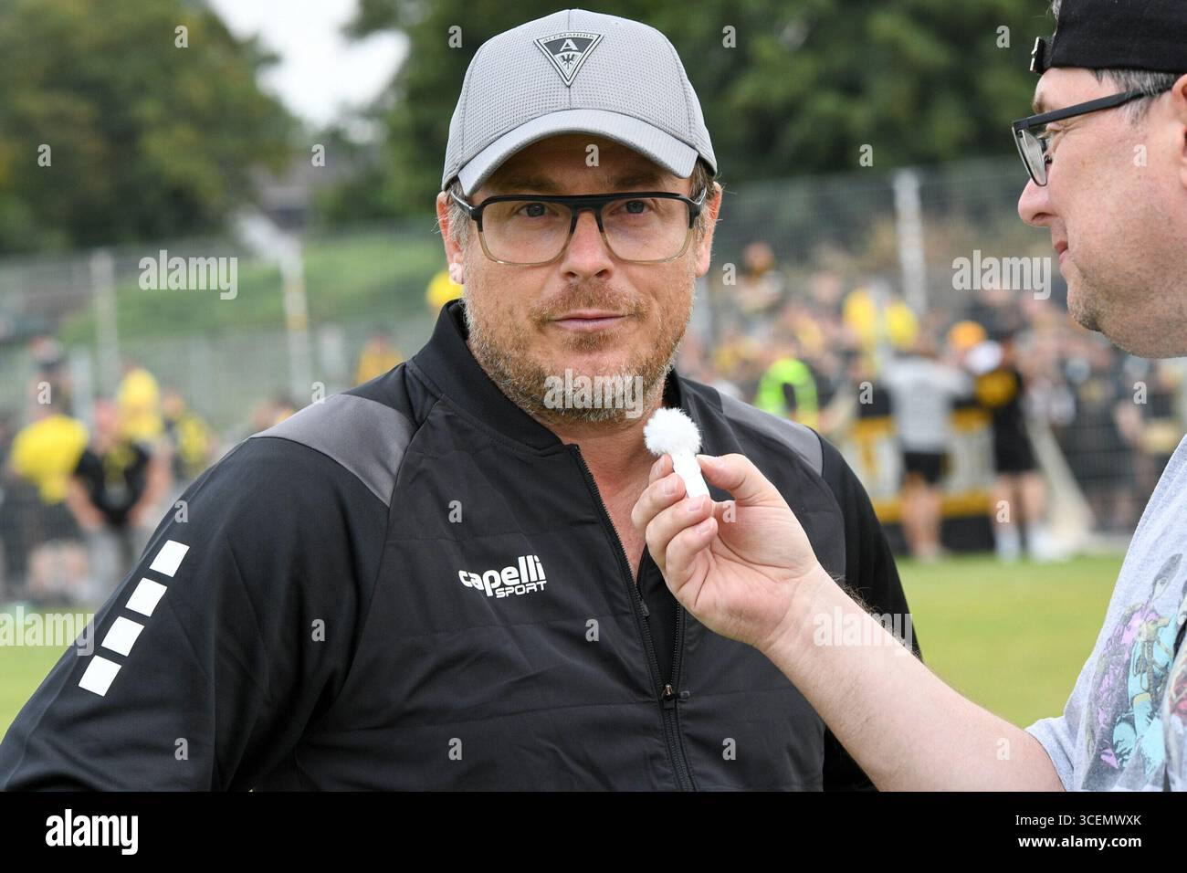 Benedetto Muzzicato (Chef-Trainer Alemannia Aachen), beim Interview, TV ...