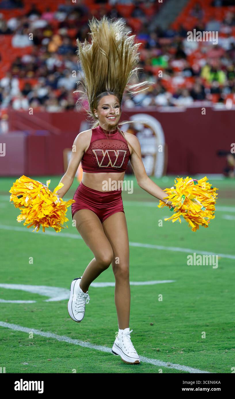 Landover, MD, USA. 18th Aug, 2025. Washington Commander's cheerleader ...