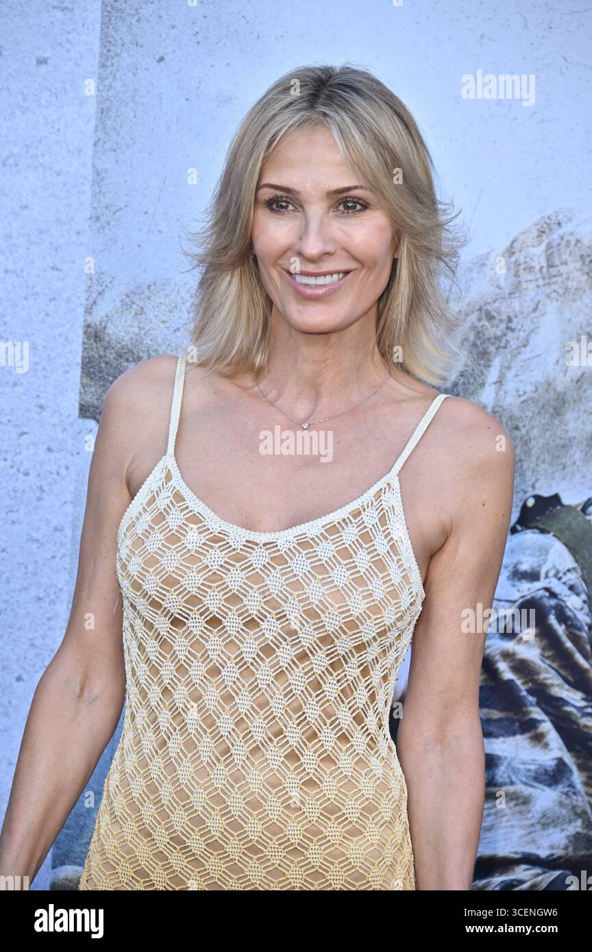 Videoni yalash uchun yuzma-yuz otirdi