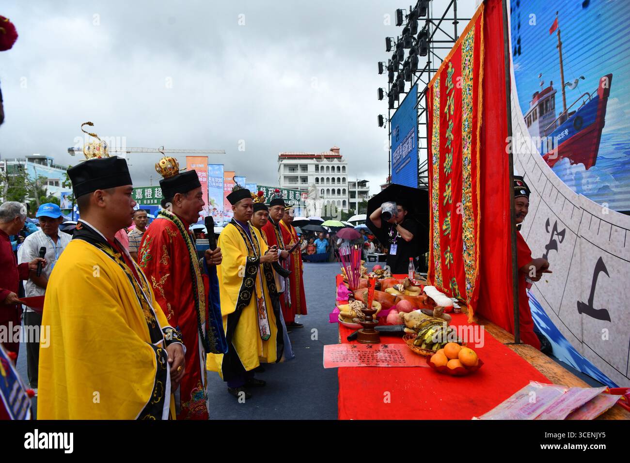 the-2025-qionghai-tanmen-sea-catching-festival-kicks-off-in-qionghai