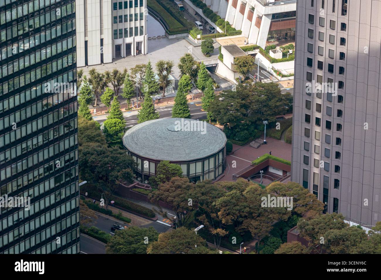 Looking down from the observation deck of the Metropolitan government building, Tokyo, 2025 -looking down at Oto Oto Shinjuku Center building - Stock Image
