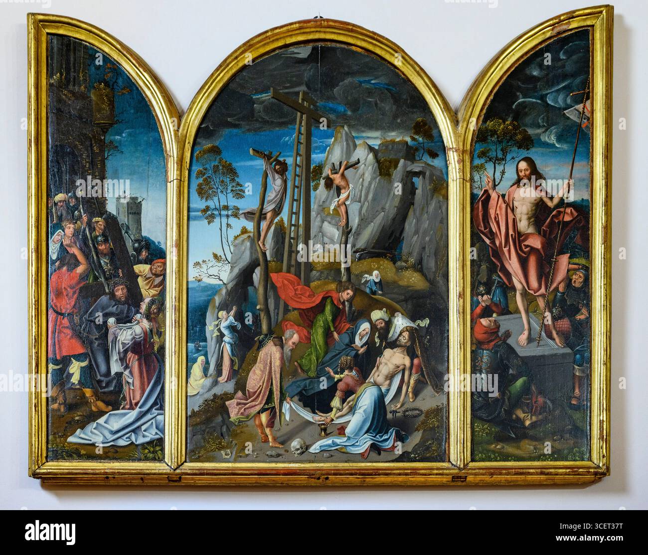 TRIPTICO DEL DESCENDIMIENTO, Triptych the descent from the cross, 1525. by Jan de Beer 1475 – 1528.  oil on oak panels Stock Photo