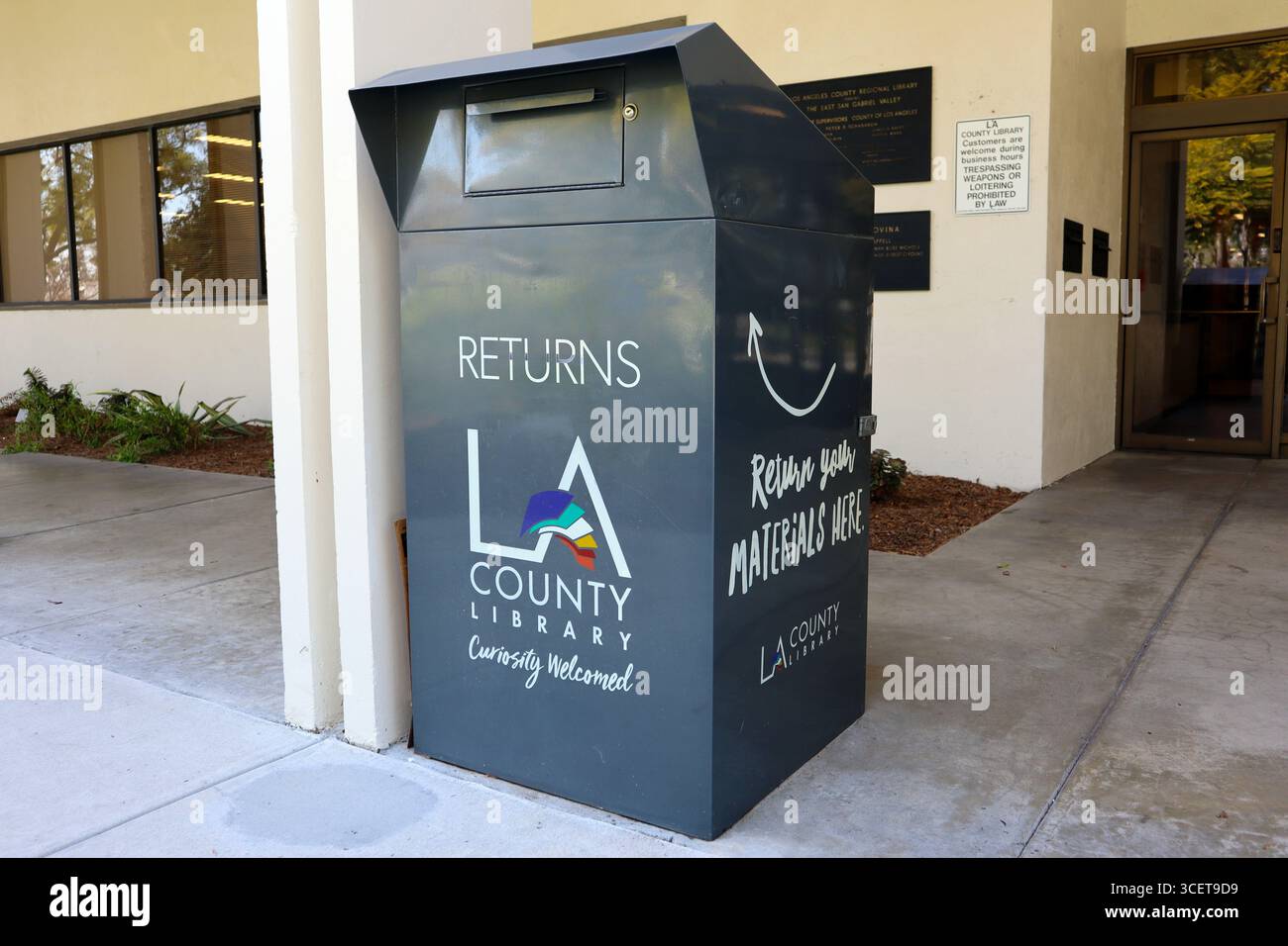 Library Book Drop Ramp Exterior library book drop hi-res stock photography and images - Alamy